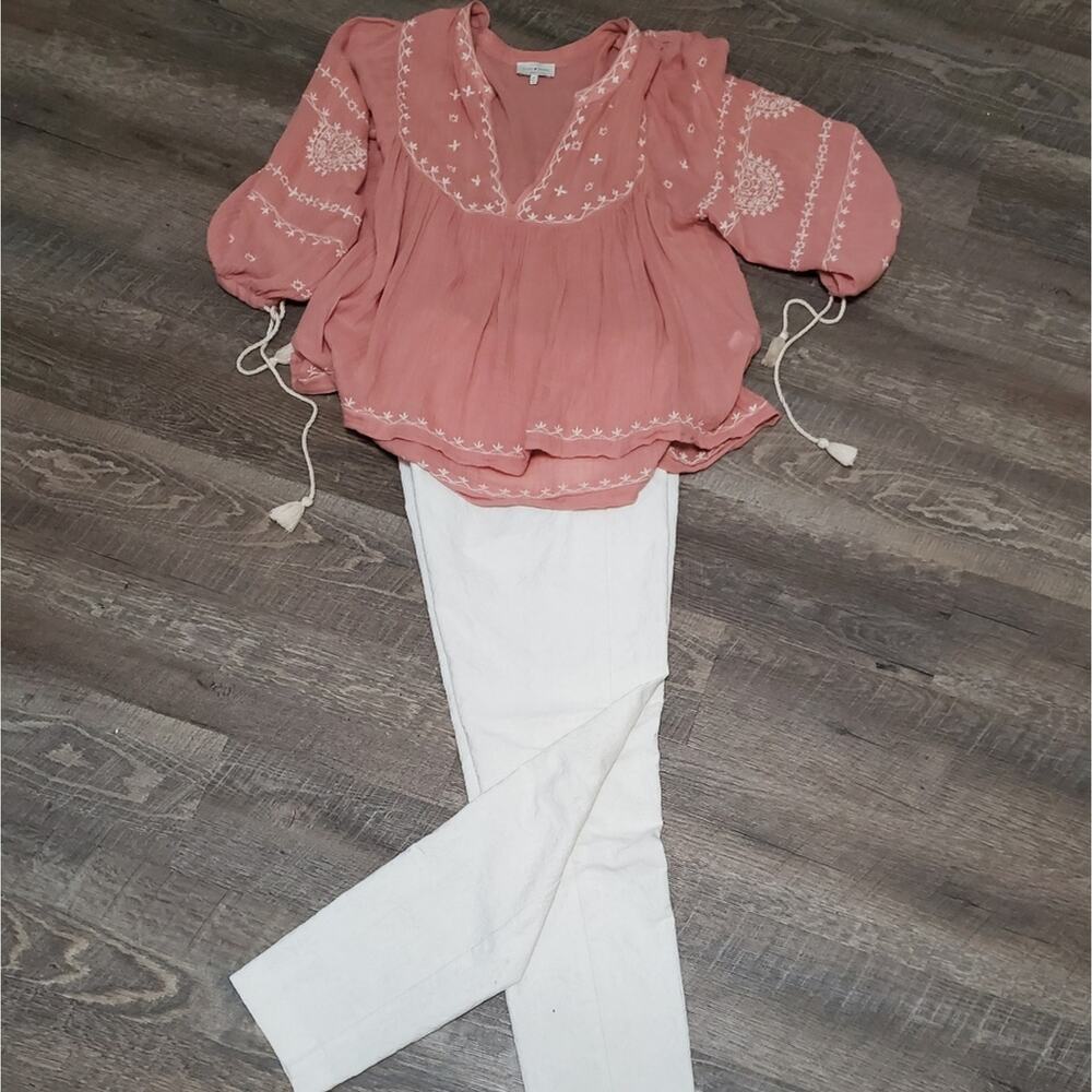 Woman's textured white ankle pants by Saint Tropez sz.6
